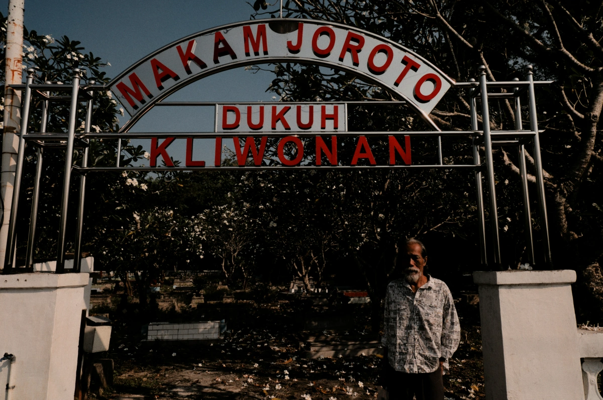 Visiting Graves with Dad (2024)